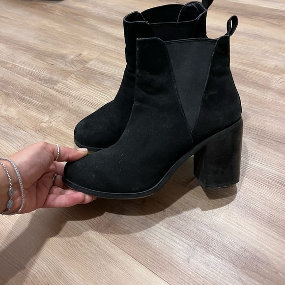 Steve Madden frosst Black Suede Booties (lightly worn) - Picture 2 of 7